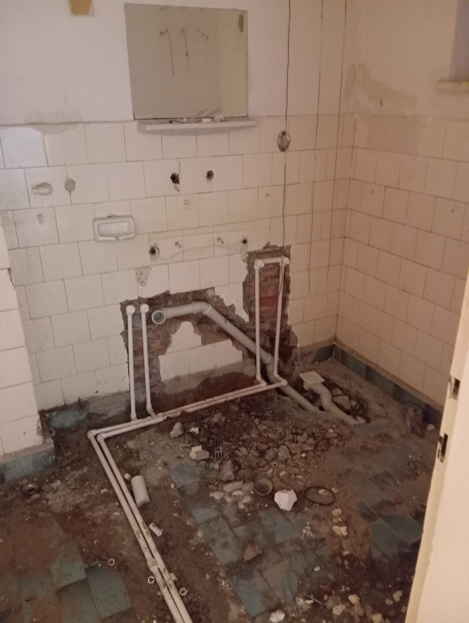 Banyo Tadilatı (Temiz ve Pis Su Hatları)